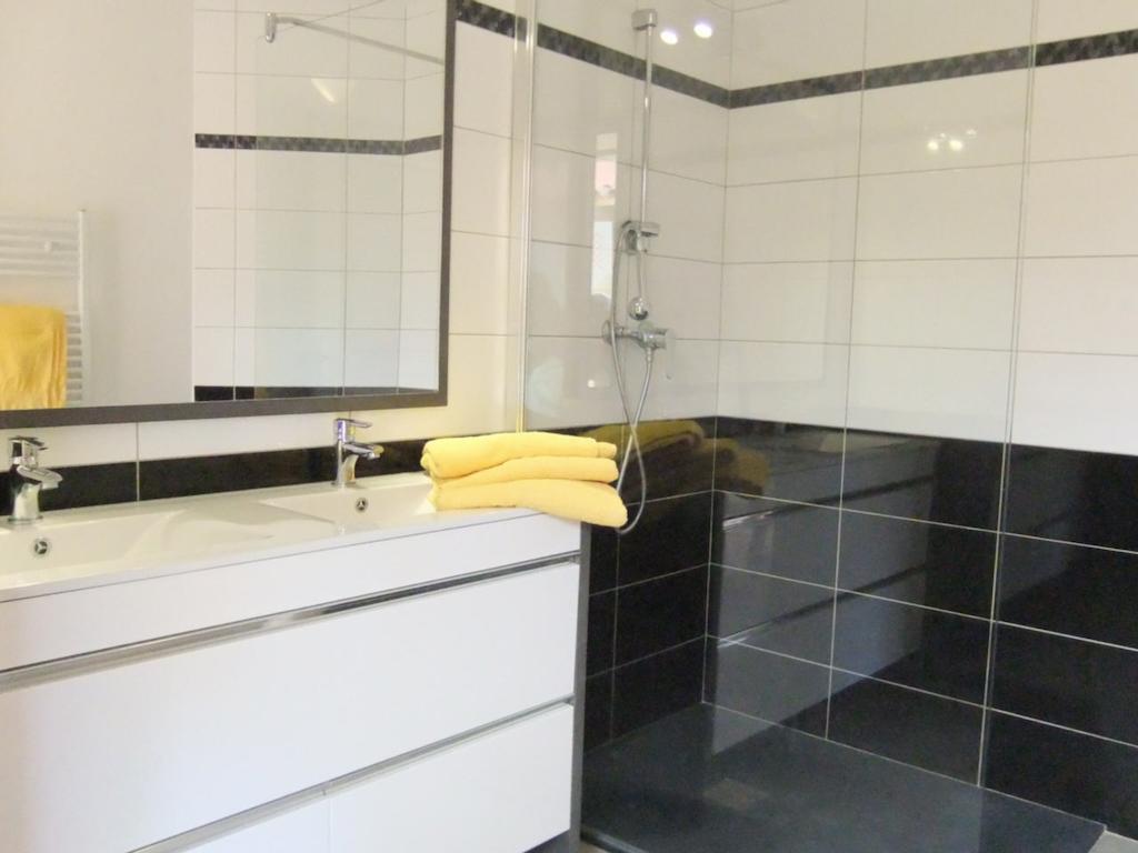 Locations de Vacances Les Flachères  Dieulefit Chambre photo