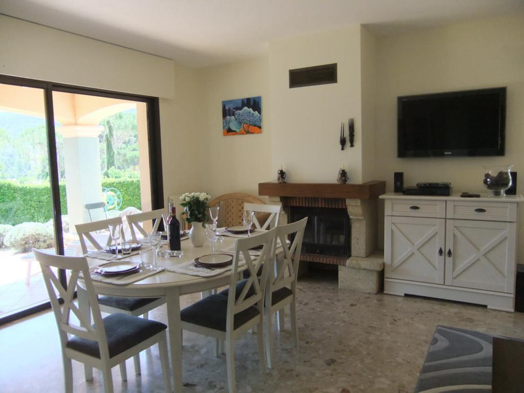 Locations de Vacances Les Flachères  Dieulefit Chambre photo